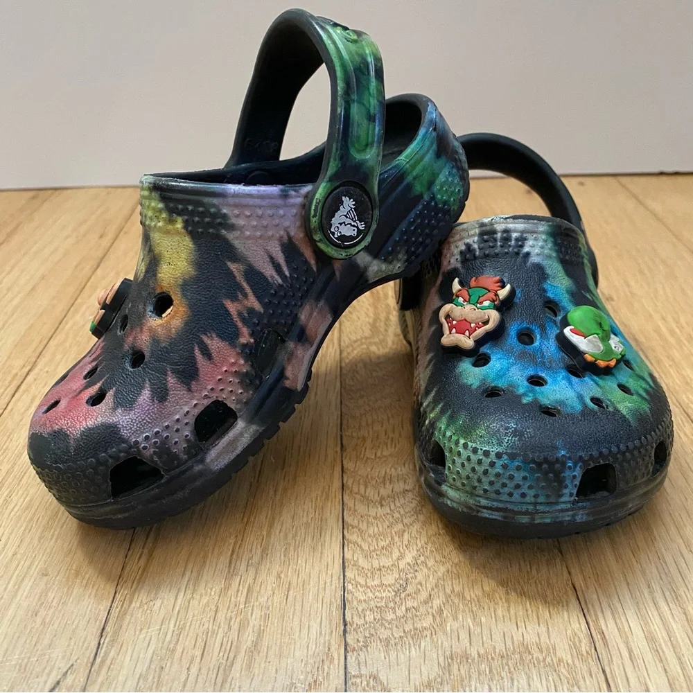 Crocs Clogs Kids Sz 7 Tie Dye Unisex Sandals Mario Jibbits Slip On Colorful Fun